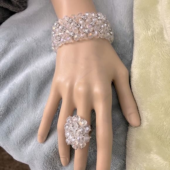 GORGEOUS CRYSTAL BRACELET AND RING SET - Picture 6 of 9